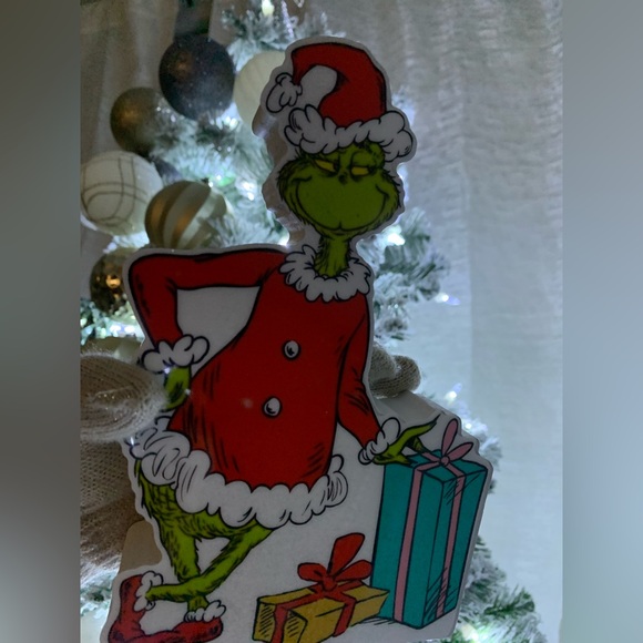 SOLD🚫The Grinch Holiday Decor for Wall or Table - Picture 8 of 11